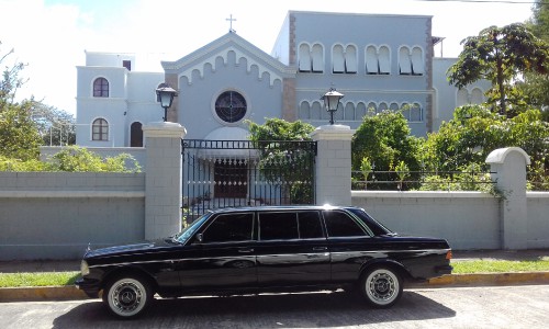 Apostlica en San Jos, embajada del Vaticano en Costa Rica. MERCEDES W123 LIMOUSINE TOURS.