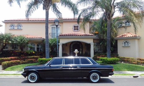 PRETTY MANSION AND MERCEDES 300D LANG IN COSTA RICA