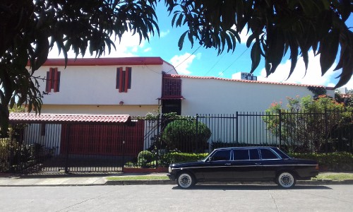 RED-AND-WHITE-MANSION.-COSTA-RICA-MERCEDES-LIMO-PICK-UP-SERVICE.jpg