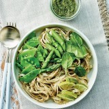 Noodles-au-pesto-thai-et-legumes-verts
