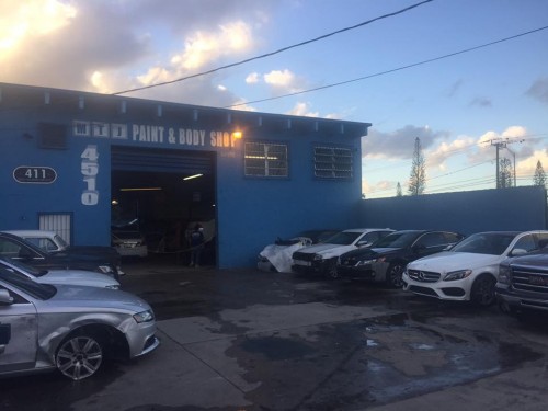 MTJ Paint & Body Shop
4510 NW 32nd Ave.
Miami, FL 33142
(305) 632-1914

http://www.411collision.com/